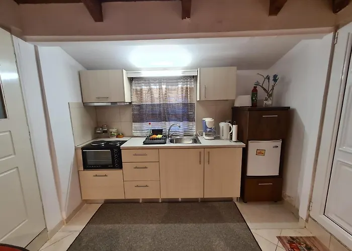 Semelia\'S Guest House